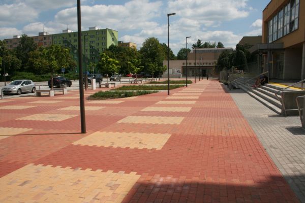 LIPEA - Malé náměstí Orlová-Lutyně, pálená cihlová dlažba Görlitz, Radeberg, Plauen/ dlažba na náměstí, parky, parkoviště, chodníky/ www.lipea.cz