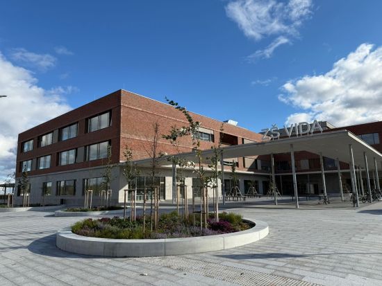 LIPEA - ZŠ VIDA, Chýně - Hostivice, cihlový pásek R 768 vascu terreno venito, cihlová fasáda