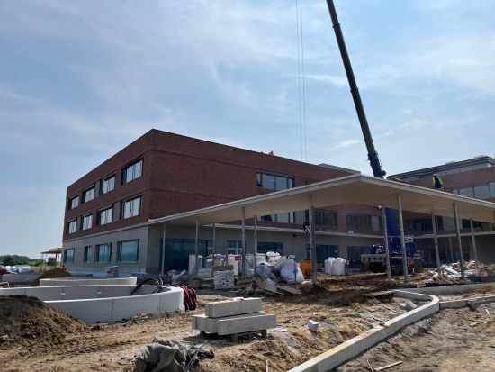 LIPEA - ZŠ VIDA, Chýně - Hostivice, cihlový pásek R 768 vascu terreno venito, cihlová fasáda