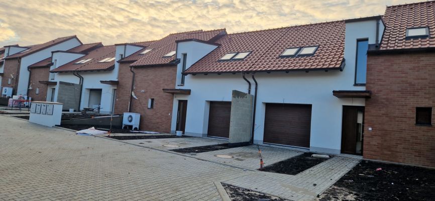Kalinova zahrada, Praha – Ořech, cihlové pásky R158 Kalinova zahrada, Praha – Ořech, cihlové pásky R158