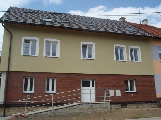 LIPEA - ukázka RD/ obkladový pásek Feldhaus Klinker R 698 sintra terreno baria /www.lipea.cz