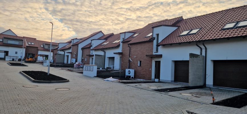Kalinova zahrada, Praha – Ořech, cihlové pásky R158