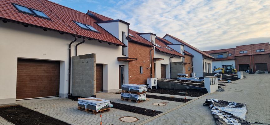 Kalinova zahrada, Praha – Ořech, cihlové pásky R158