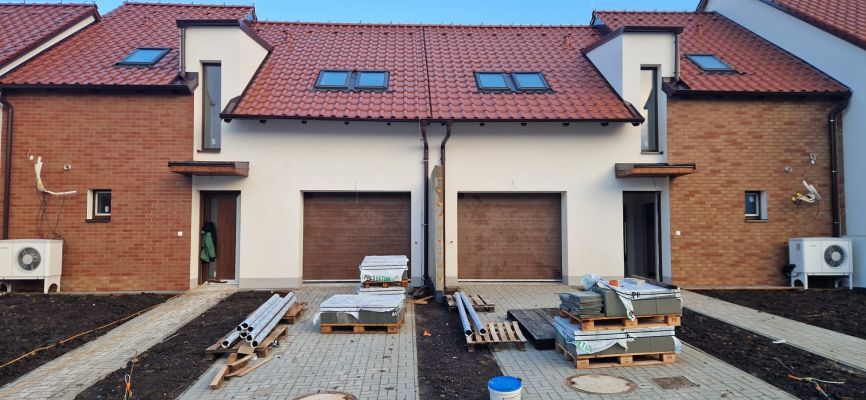 Kalinova zahrada, Praha – Ořech, cihlové pásky R158