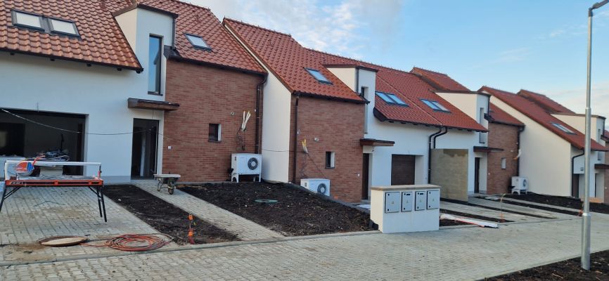Kalinova zahrada, Praha – Ořech, cihlové pásky R158
