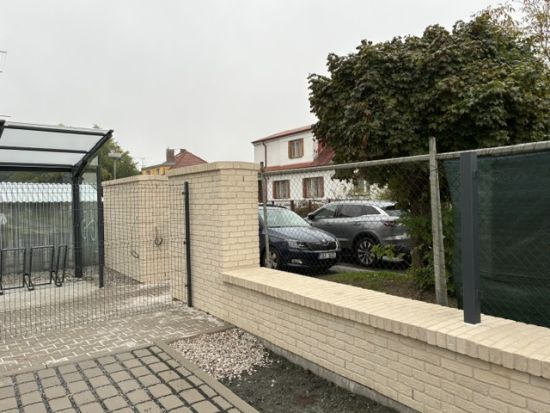 MILKO Polabské mlékárny, plot, lícové cihly