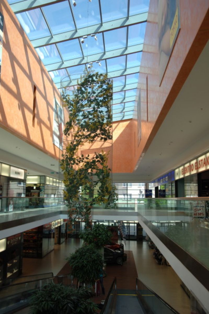 Obkladové pásky R 480 NF 9 terreno liso Feldhaus Klinker/ OC Atrium, Hradec Králové/ reference obkladové pásky/ reference z cihliček/ cihlová fasáda/venkovní fasáda/moderní fasáda/lícové zdivo/www.lipea.cz/ LIPEA